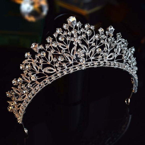 Silver Crystal Bridal Tiara Crown - Elegant Women\'s Accessory